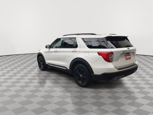 Used 2022 Ford Explorer XLT w/ Equipment Group 202A image 2