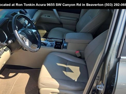 Used 2012 Toyota Highlander SE w/ Tow Pkg AWD/4WD image 10