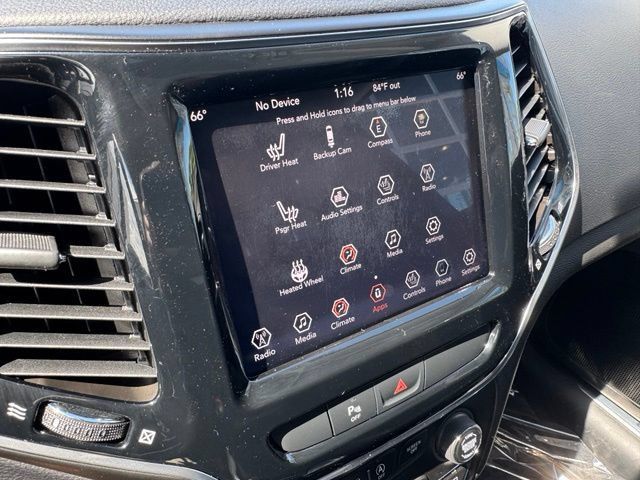 Used 2019 Jeep Cherokee Limited AWD/4WD image 2
