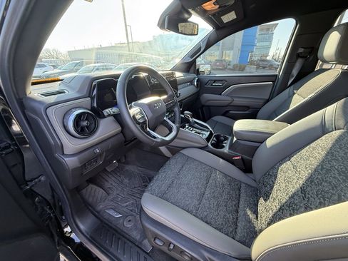 Used 2024 Chevrolet Colorado ZR2 w/ Technology Package image 11