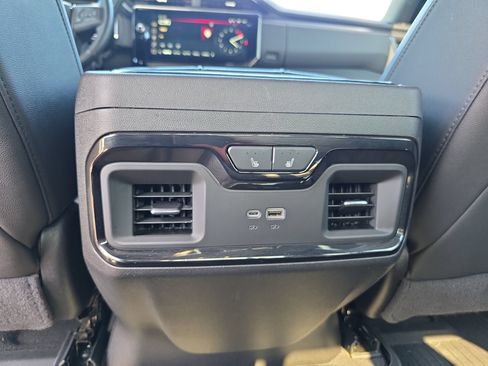 Used 2024 GMC Sierra 2500 AT4 w/ AT4 Premium Plus Package AWD/4WD image 12