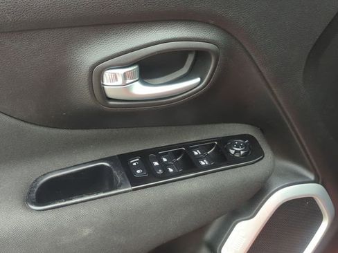 Used 2021 Jeep Renegade Sport FWD image 12