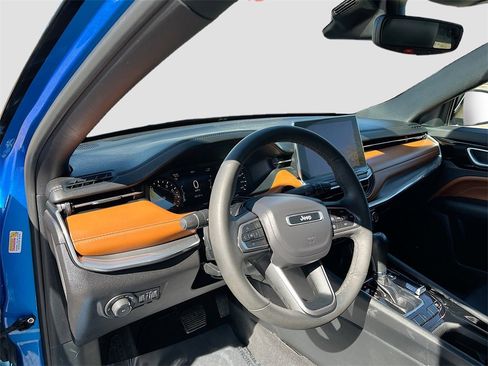 Used 2024 Jeep Compass Limited image 9