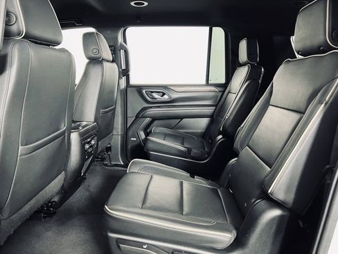 Used 2022 Chevrolet Suburban Premier image 11