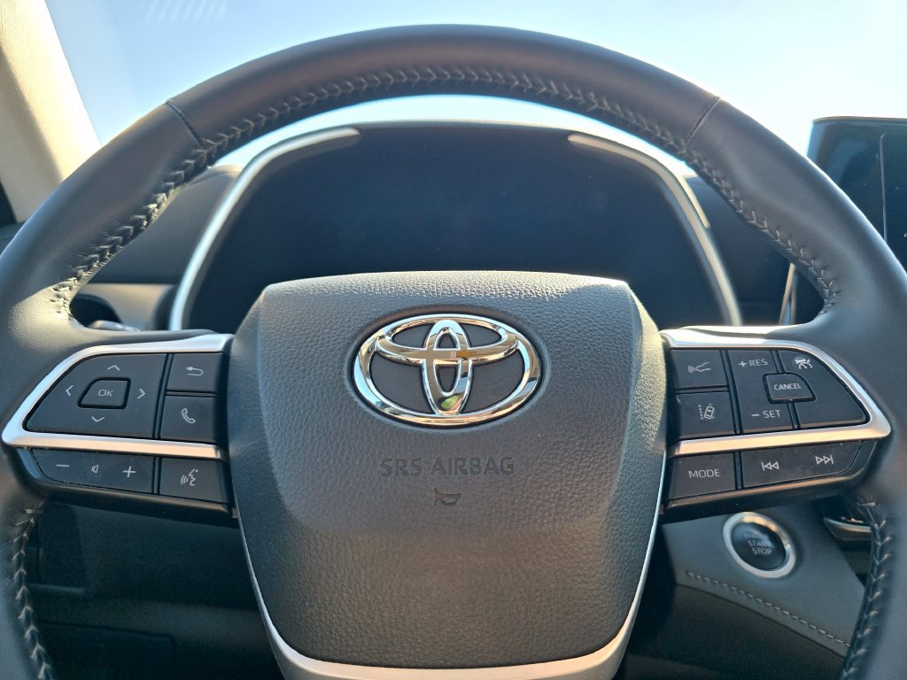 Used 2024 Toyota Highlander XLE AWD/4WD image 27