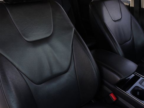 Used 2019 Ford Edge Titanium w/ Cargo Accessory Package image 29