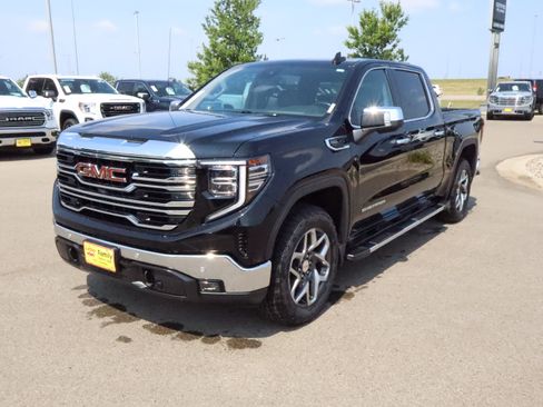 Used 2023 GMC Sierra 1500 SLT w/ SLT Premium Plus Package AWD/4WD image 3