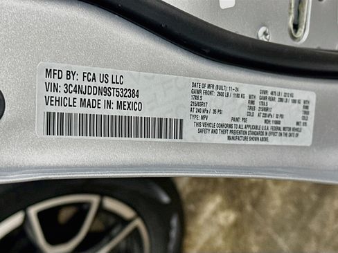 Used 2025 Jeep Compass Trailhawk AWD/4WD image 12