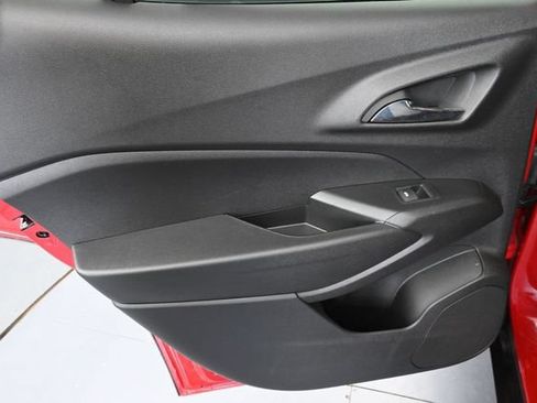 Used 2026 Chevrolet Trax RS FWD image 30