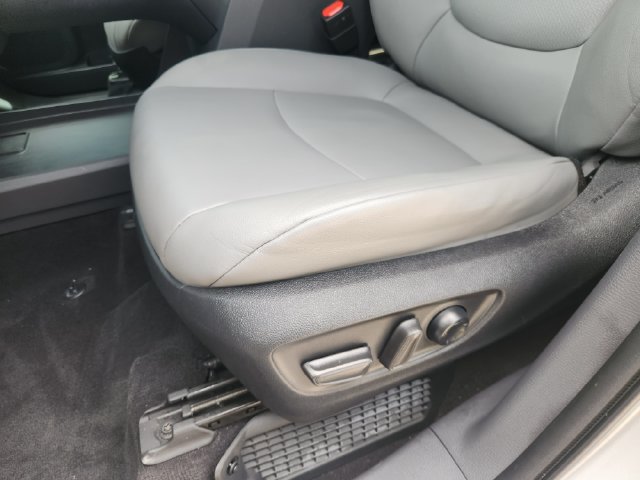 Used 2022 Toyota Sienna XLE FWD image 25