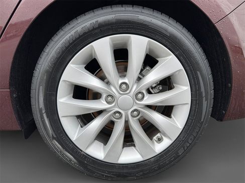 Used 2017 Kia Optima EX image 11