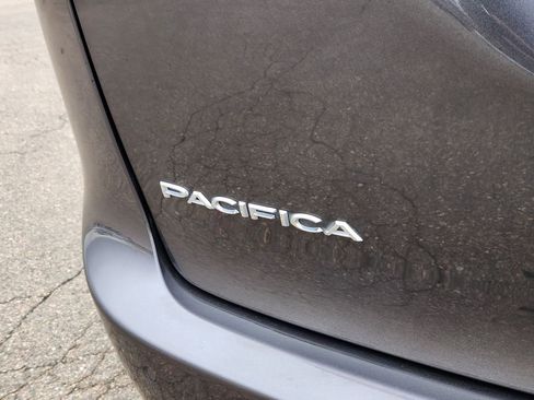 Used 2023 Chrysler Pacifica Limited FWD image 29
