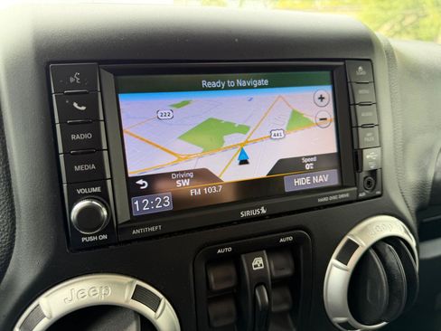 Used 2018 Jeep Wrangler Unlimited Rubicon w/ Connectivity Group AWD/4WD image 22