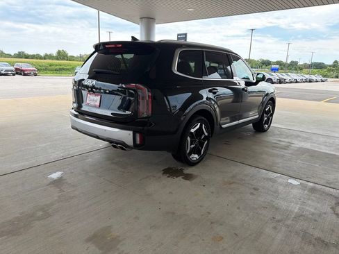 Used 2024 Kia Telluride EX w/ EX Captain's Chair Package AWD/4WD image 4