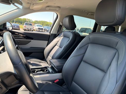 Used 2025 Lincoln Nautilus Premier AWD/4WD image 15