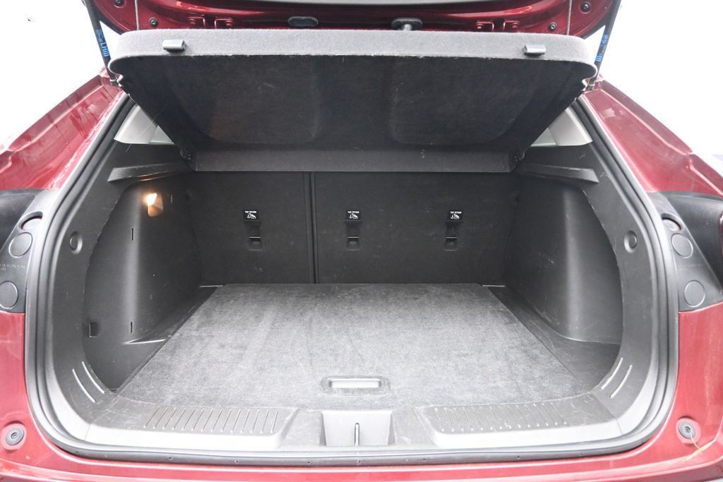 Used 2025 Chevrolet Trax LT FWD image 26