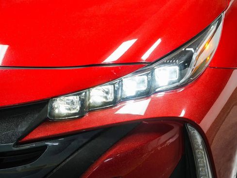 Certified 2022 Toyota Prius Prime XLE image 4