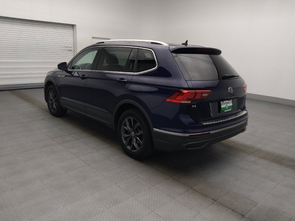 Used 2023 Volkswagen Tiguan SE w/ Panoramic Sunroof Package FWD image 3