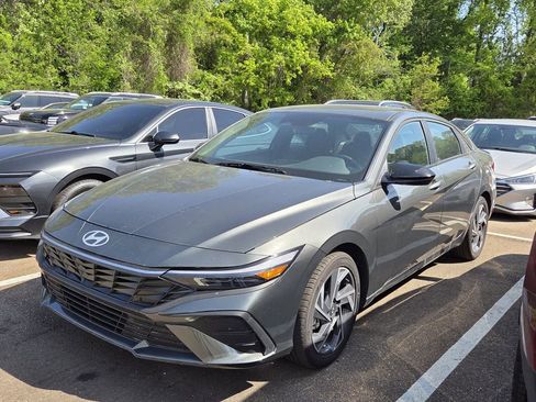 Used 2025 Hyundai Elantra Sport w/ Cargo Package image 6