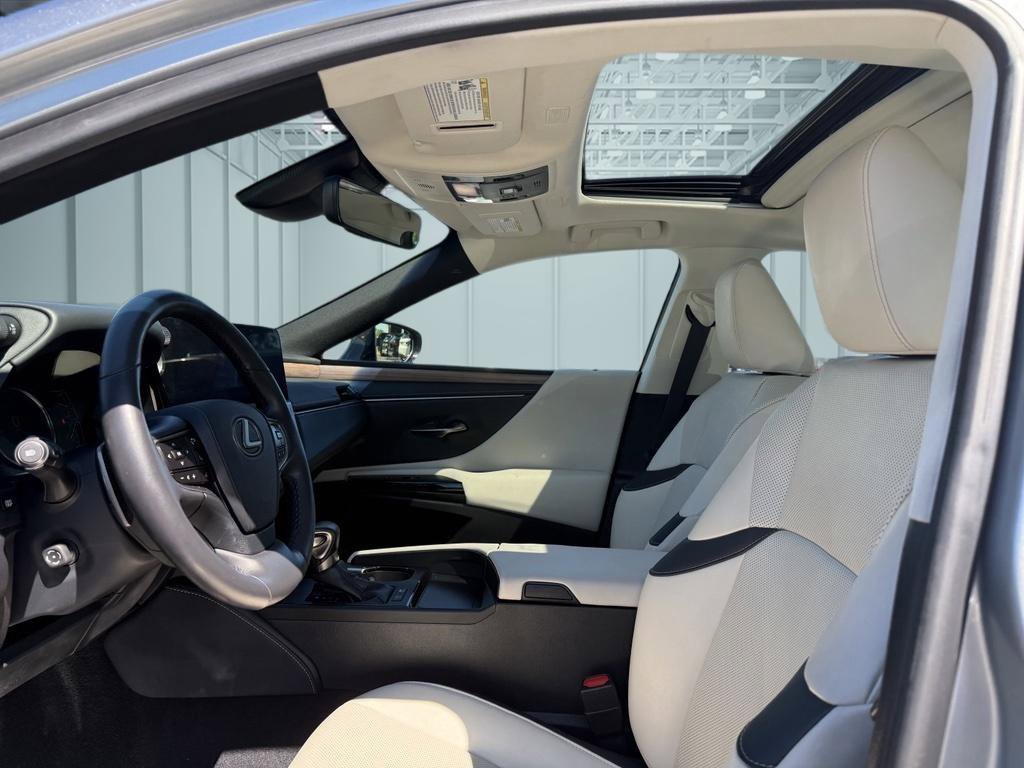 Used 2024 Lexus ES 300h w/ Premium Package FWD image 6