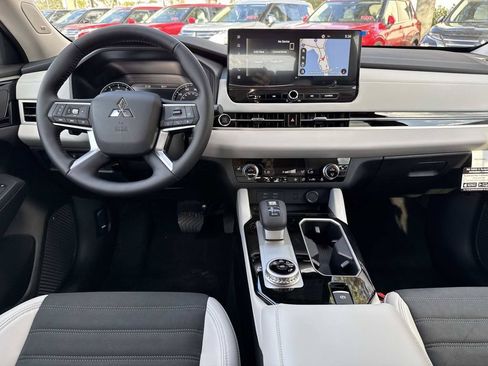 New 2026 Mitsubishi Outlander SE FWD image 17
