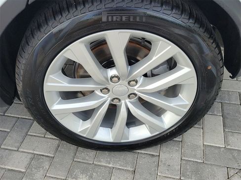 New 2025 Land Rover Discovery S image 14