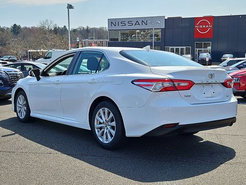 Used 2019 Toyota Camry LE image 4