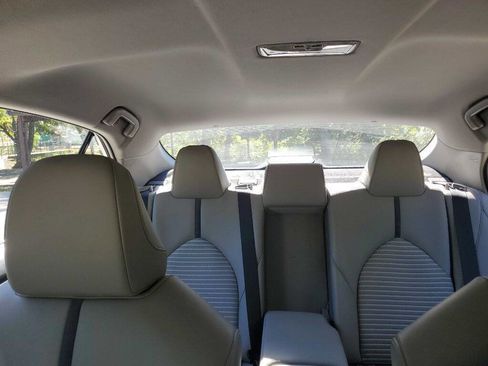 Used 2021 Toyota Camry SE image 31