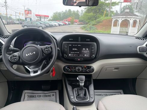 Used 2025 Kia Soul LX w/ LX Technology Package FWD image 13