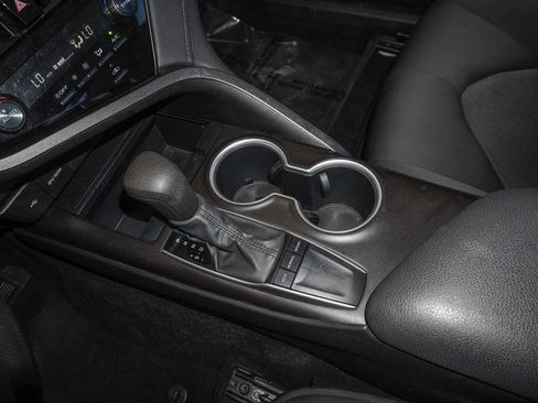 Used 2022 Toyota Camry LE image 32