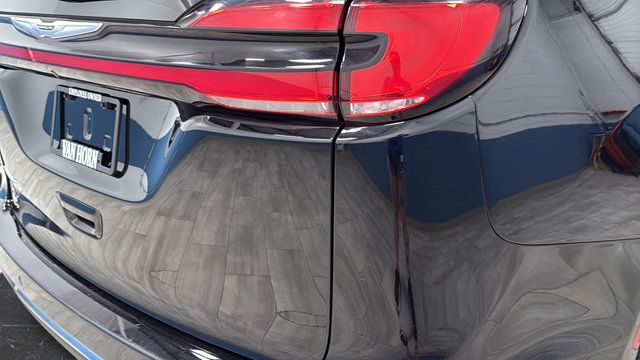 Used 2024 Chrysler Pacifica Touring-L FWD image 36