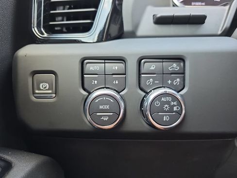 Used 2024 GMC Sierra 1500 AT4 w/ Technology Package AWD/4WD image 28