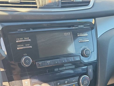 Used 2015 Nissan Rogue SV image 43