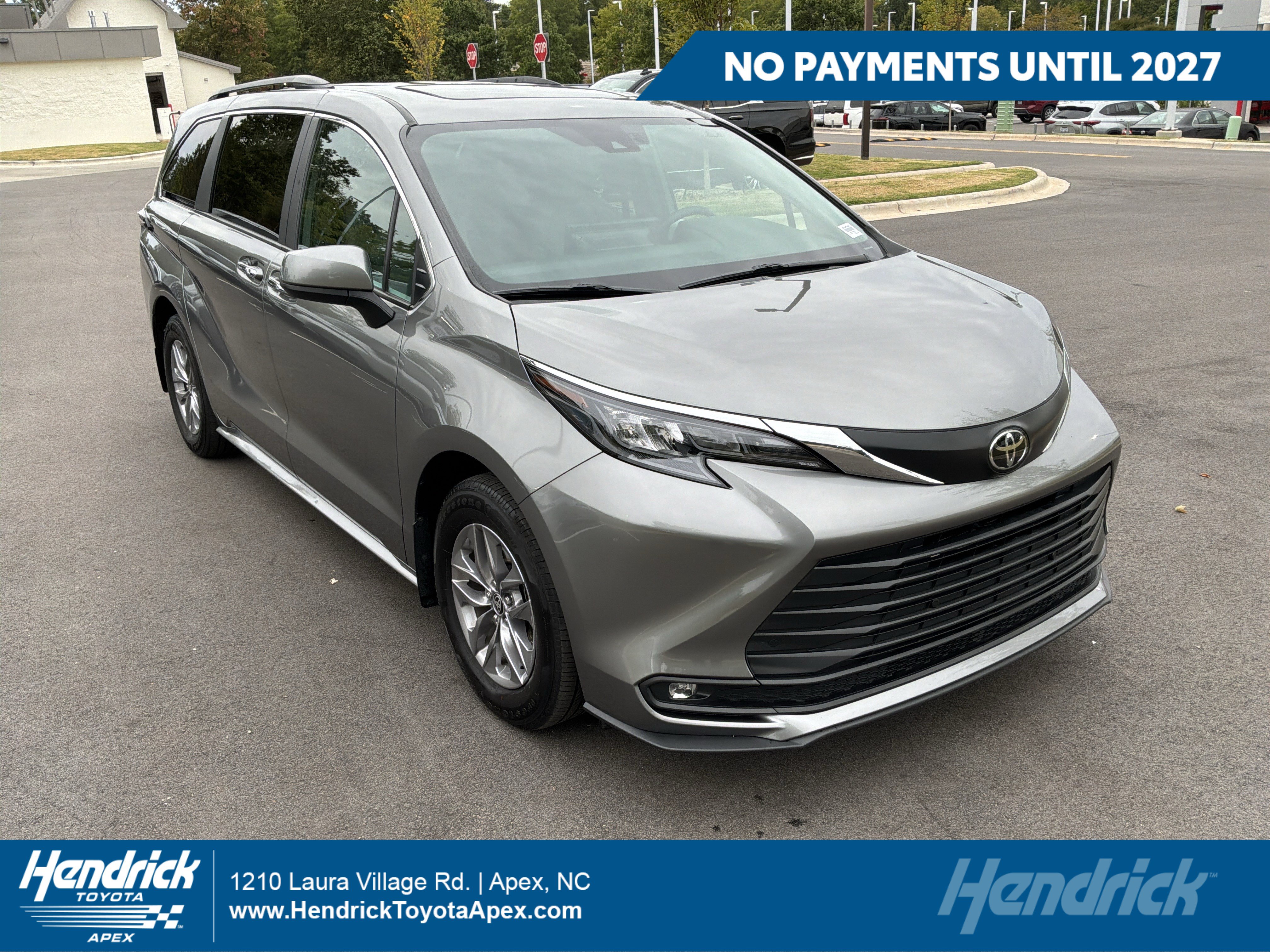 Used 2026 Toyota Sienna XLE FWD image 1
