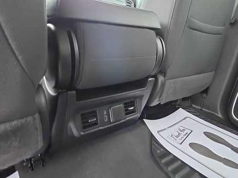 Used 2022 Chevrolet Silverado 1500 LT image 12