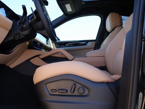 New 2026 Porsche Cayenne Coupe image 38