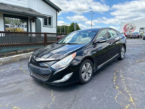 Used 2014 Hyundai Sonata Limited w/ Panoramic Sunroof Package 02 FWD image 1