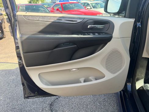Used 2014 Dodge Grand Caravan SE w/ Quick Order Package 29E SE FWD image 12