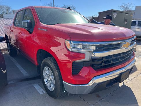 Used 2025 Chevrolet Silverado 1500 LT image 3