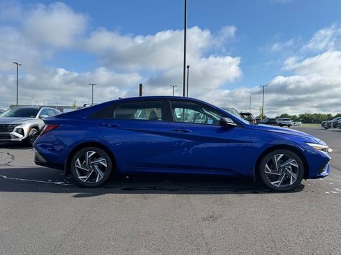 Used 2025 Hyundai Elantra Sport FWD image 4
