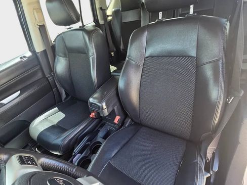 Used 2017 Jeep Compass Latitude FWD image 10