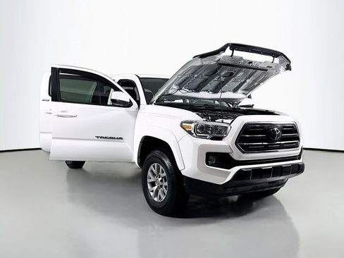 Used 2019 Toyota Tacoma SR5 image 16
