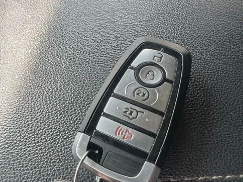 Used 2024 Ford Expedition XLT AWD/4WD image 30