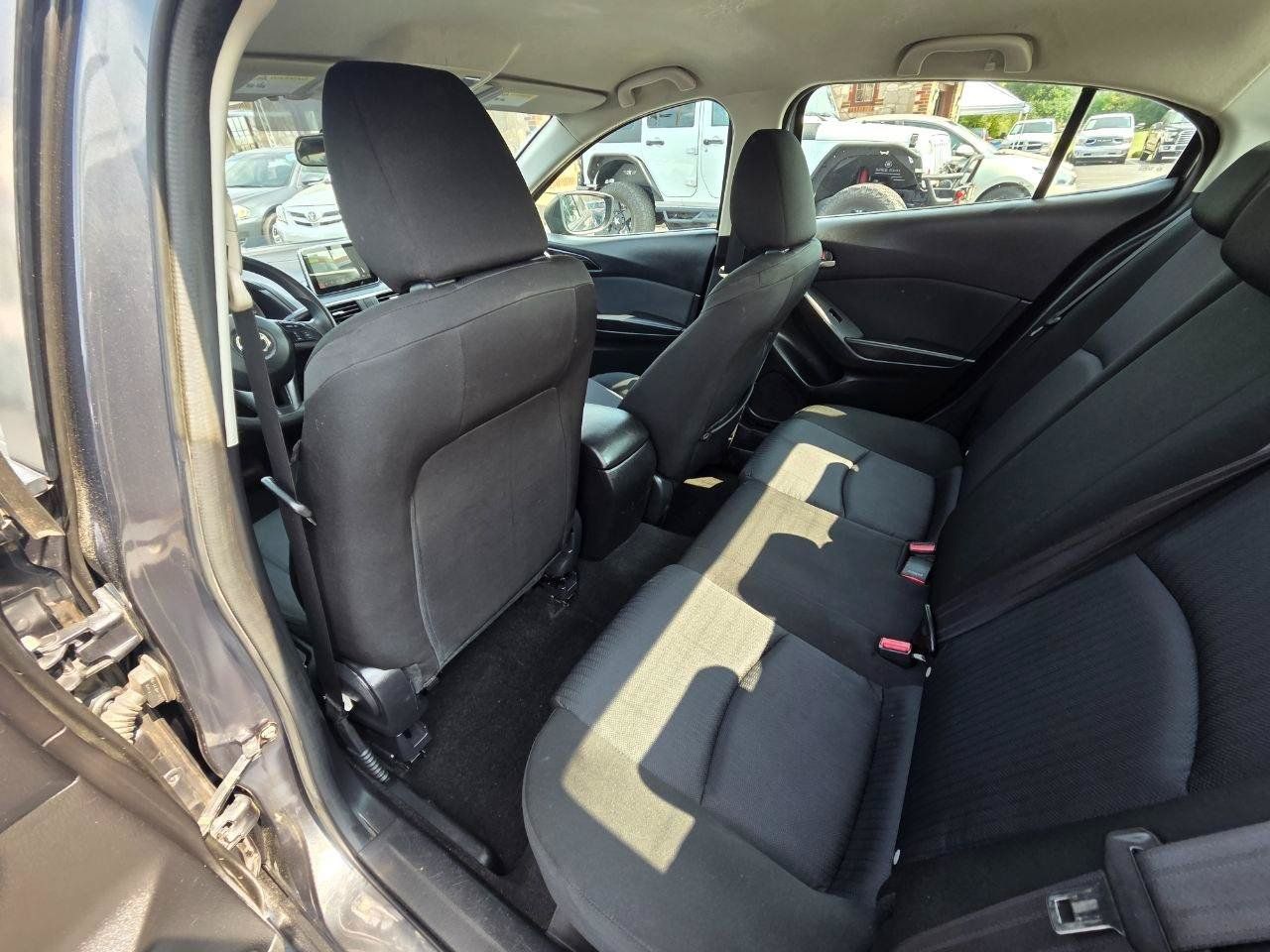 Used 2015 MAZDA MAZDA3 i Sport FWD image 14