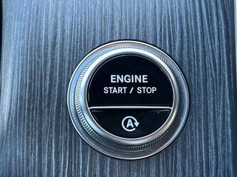 Used 2024 Mercedes-Benz GLC 300 GLC 300 image 25