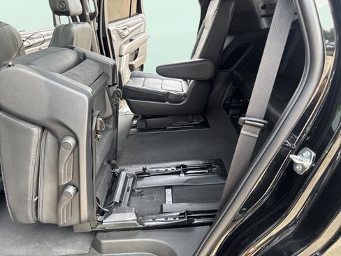 Used 2022 GMC Yukon Denali image 40