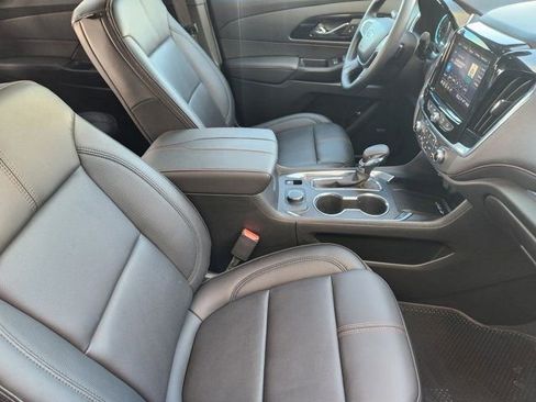Used 2023 Chevrolet Traverse RS image 19