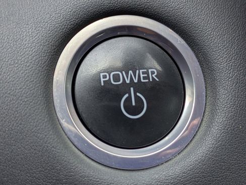 Used 2024 Toyota Highlander XLE FWD image 30