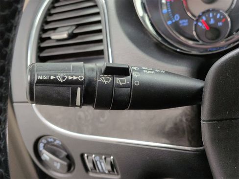 Used 2013 Chrysler Town & Country Touring w/ Trailer Tow Group image 26