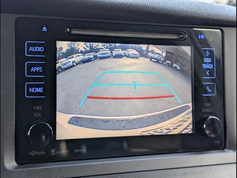 Used 2016 Toyota Sienna LE image 9